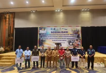 Lebih Dari 80 Pekerja Rentan di Biak Terima Kartu Jaminan Sosial Ketenagakerjaan