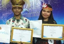 Bova dan Marvel Marselino Mindi Mamonto Raih Terbaik I Bintang Radio RRI Biak