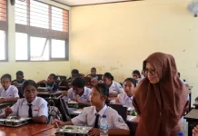 Semangat di Sekolah, Manfaat Nyata Program Makan Bergizi Gratis di SMP N 2 Biak Kota