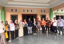 Minister Counsellor Kedubes Australia Kunjungi Kampus IISIP Yapis Biak