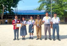 SMA N 1 Biak Kota Apresiasi Siswa Berpestasi Juara Karate dan Bintang Radio