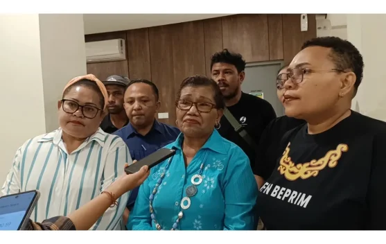 Kemenhum Papua Serahkan Sertifikat Hak Cipta, Ajak Masyarakat  Biak Lindungi Karya