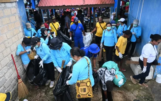 Bupati Biak Turun Langsung dalam Kegiatan Bersih Sampah