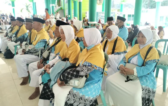 Suasana Haru saat Jemaah Haji Biak Numfor Pamit