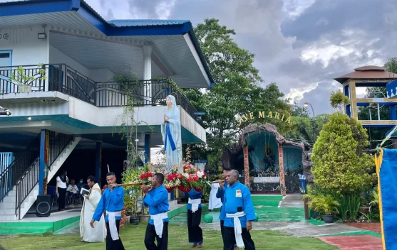 Umat Katolik Paroki Santa Maria Biak Ikuti Reli Rosario Penutupan Bulan Maria