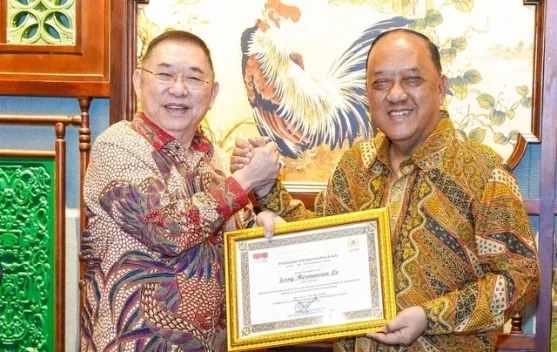 KONI Anugerahi Jerry Hermawan Lo Tokoh Peduli Olahraga