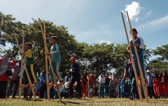 Egrang, Warisan Budaya Indonesia yang Sarat Nilai Kehidupan