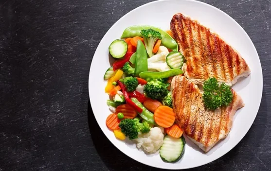 Mau Berat Badan Ideal? Ini 5 Tips Menggabungkan Defisit Kalori dengan Olahraga