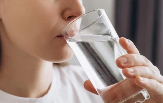 Inilah 5 Alasan Air Mineral Lebih Baik untuk Hidrasi Dibanding Minuman Lain