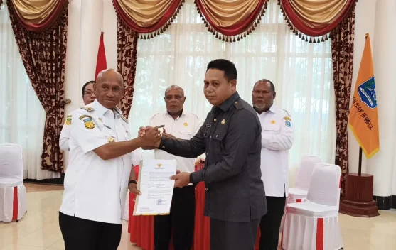 Bupati Biak Numfor Percayakan Adam Umar Plt Asisten II