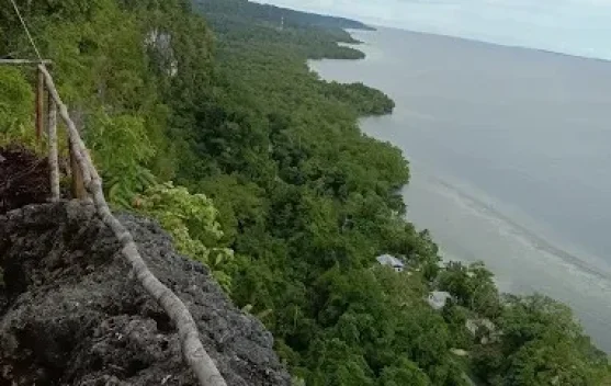 Gunung Putih, Pesona Alam di Atas Tebing Biak