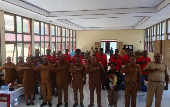 Sebanyak 17 Peserta Ikuti Pelatihan Pembuatan Perahu Fiber di LLK UKM Biak