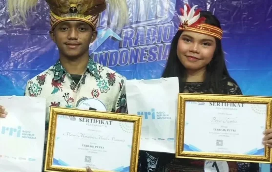 Bova dan Marvel Marselino Mindi Mamonto Raih Terbaik I Bintang Radio RRI Biak