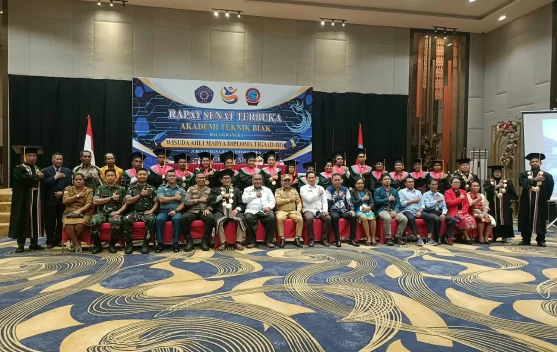 Wisuda Ke-XIII, Akademi Teknik Biak Luluskan 17 Ahli Madya Manajemen Informatika
