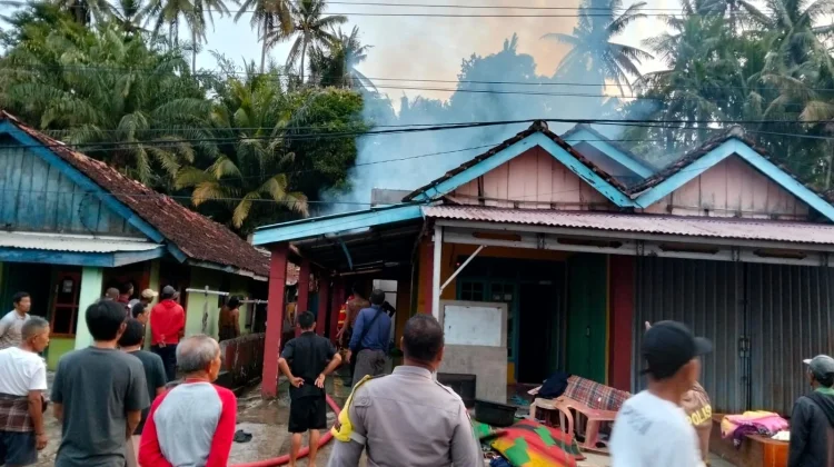 Lilin Hanguskan Rumah Lansia di Desa Suka Merindu