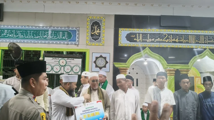 Safari Pemprov Bengkulu Salurkan Bantuan 50 Juta ke Masjid As Syakirin Air Dingin