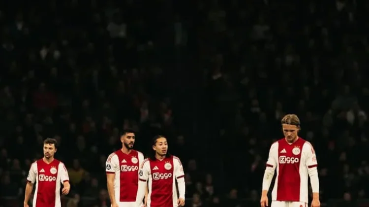 Debut Bersama Ajax, Maarten Paes Bantu Ajax Raih Satu Poin di Eredivisie