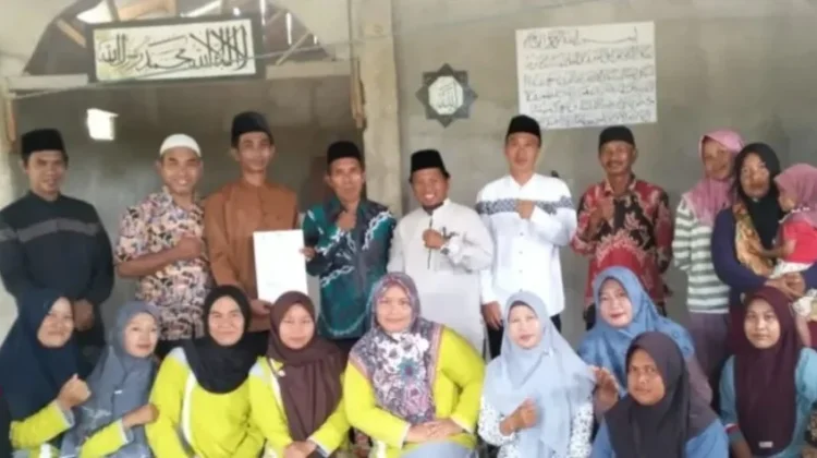 KUA Kaur Selatan Penyerahan Akta Ikrar Wakaf