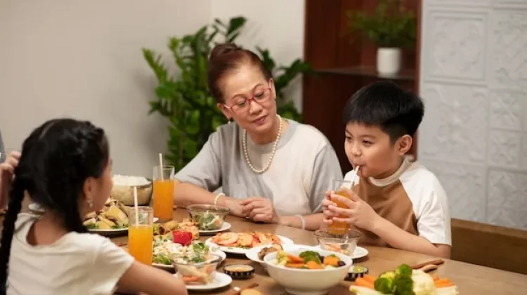 Makan Malam Sehat setelah Salat Tarawih