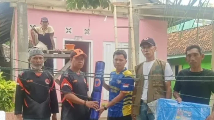 BPBD Kaur Salurkan Bantuan Kepada Warga Musibah akibat Pohon Tumbag