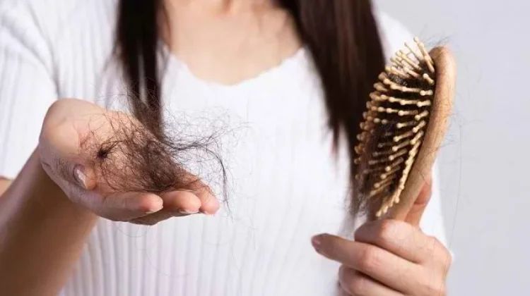 Rambut Rontok Bikin Panik? Tenang, Ini Cara Merawatnya Biar Kembali Sehat dan Kuat
