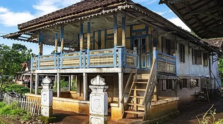 Rumah Adat Nuwo Sesat di Provinsi Lampung