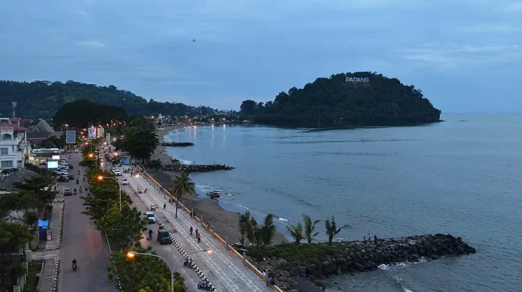Keindahan Bukit Siti Nurbaya di Kota Padang