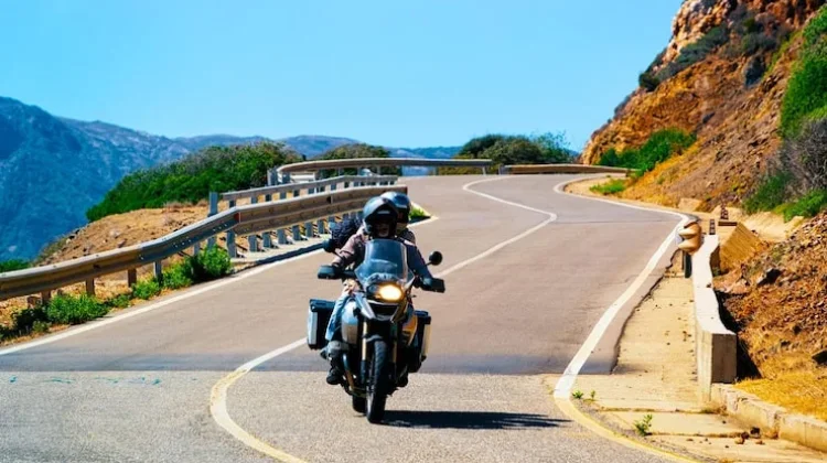 Panduan Lengkap Perlengkapan Wajib Touring Motor Perdana