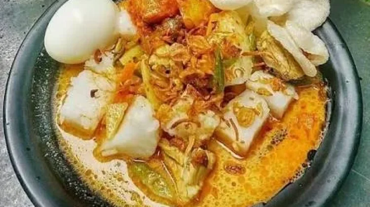 Mencicipi Kelezatan Lontong Sayur Nusantara