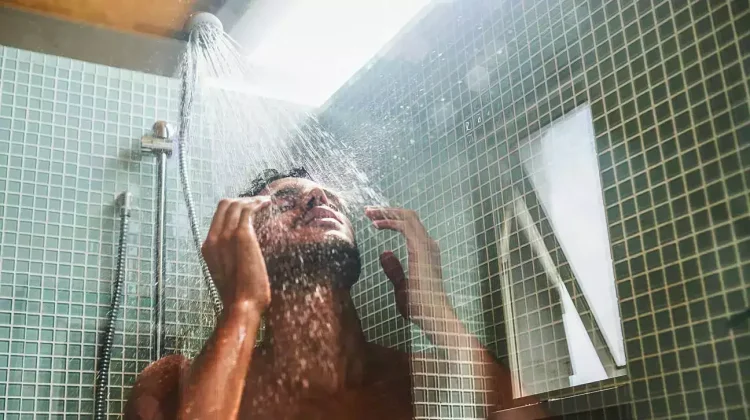 Benarkah Tidak Mandi Setiap Hari Bisa Membuat Kulit Lebih Sehat?