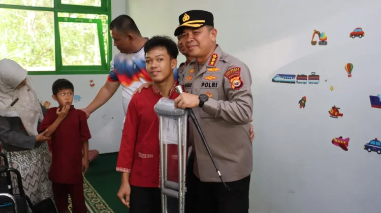 Peduli Disabilitas, Berbagai Pihak Salurkan Bantuan Alat Bantu di Bengkulu