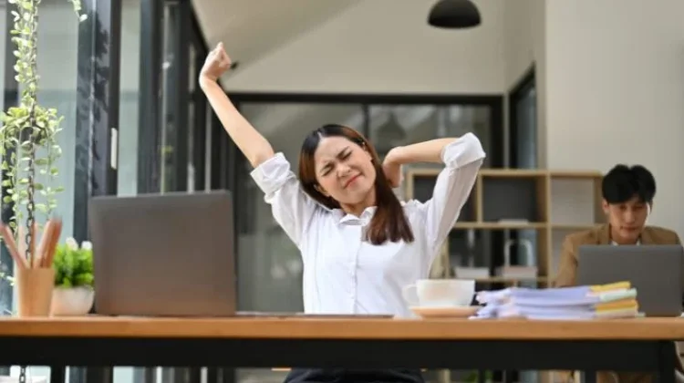 Cara Mengatasi Kantuk saat Jam Kerja agar Tetap Fokus dan Produktif