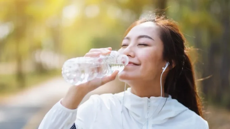 Minum Air Dingin saat Olahraga: Baik atau Justru Berisiko?