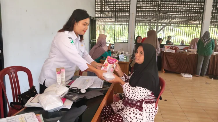 Posyandu Desa Lubuk Sahung Bagikan Susu untuk Bumil, Dukung Kesehatan Ibu dan Janin