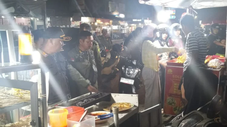 Satpol PP Kota Bengkulu Tertibkan PKL di Jalan Meranti Demi Kelancaran Lalu Lintas