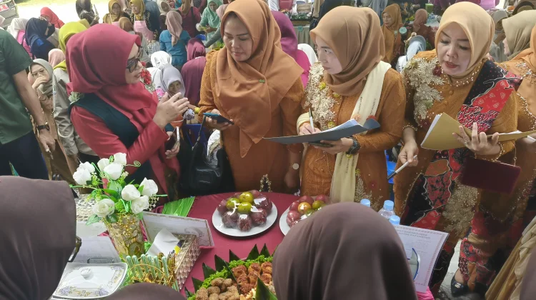 Dorong Kreativitas Perempuan DWP Kabupaten Kaur Lomba Tumpeng Kreasi