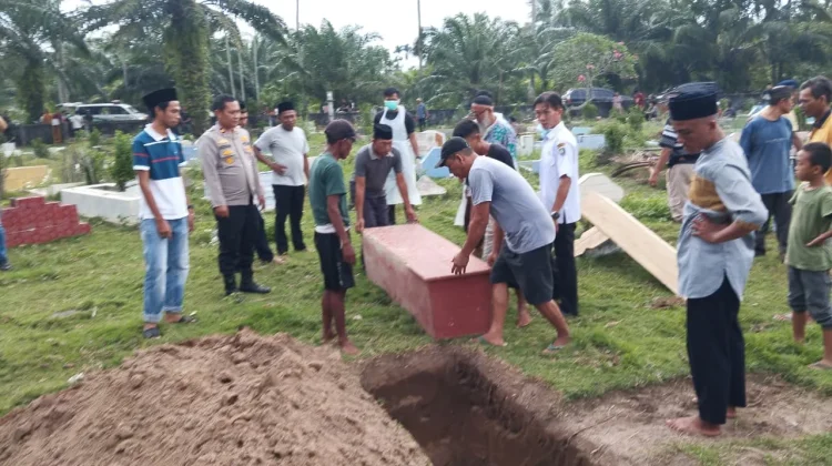 Polres Kaur Pastikan Jenazah tanpa Identitas Dimakamkan Secara LayakTerhormat