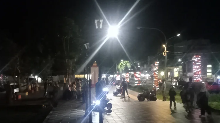 Alun Alun Bintuhan Favorit Tempat Bersantai Masyarakat