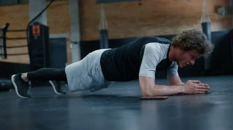 Perbandingan Efektivitas antara Latihan Plank dan Sit Up Bagi Tubuh