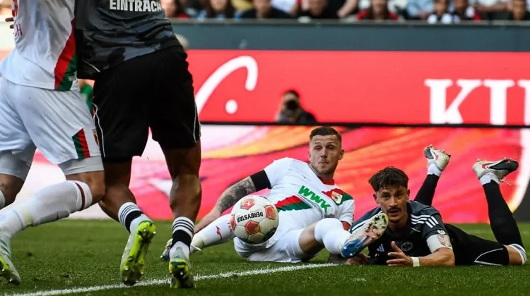 Pekan ke-31 Liga Jerman 2025/2026, Augsburg Ditahan Imbang 1-1 oleh Frankfurt
