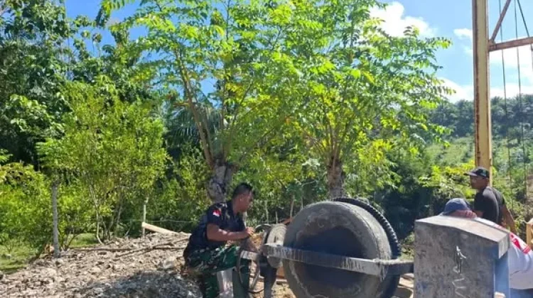 Koramil Kaur tengah Lanjutkan Pembangunan Jembatan Gantung