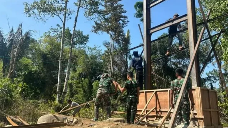 Koramil 408-05/Manna Kerjakan Jembatan Gantung Perintis Garuda