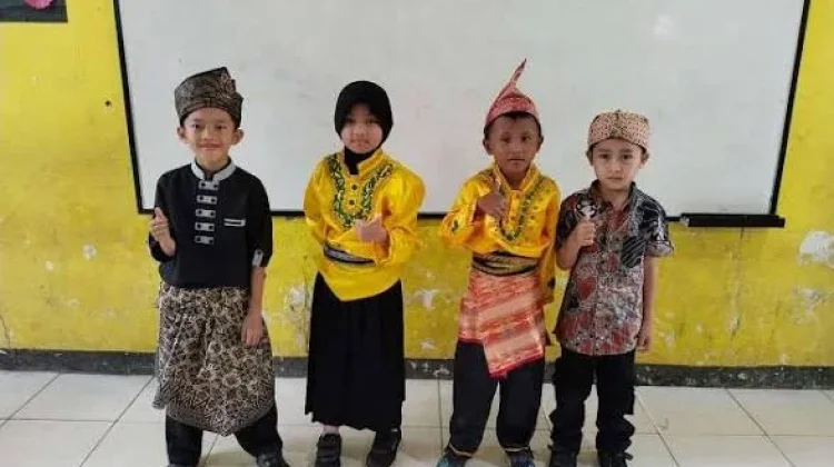 SDN 1 Kaur Akan Gelar Upacara Hardiknas dengan Kostum Adat