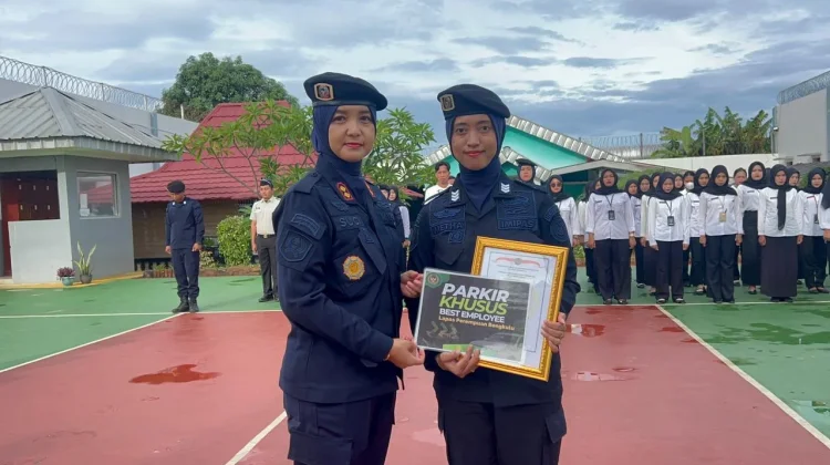 Lapas Perempuan Bengkulu Berikan Penghargaan Pegawai Teladan