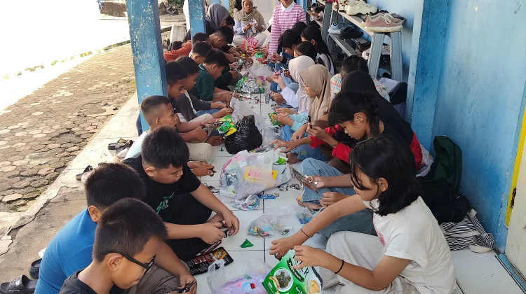 Siswa SD Negeri 5 Belajar Peduli Lingkungan lewat Ekobrik
