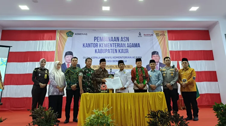 Kakanwil Kemenag Bengkulu Serahkan Aset Gedung KUA Kaur Utara