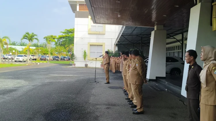 Bupati Kaur Pimpin Apel Gabungan Tegaskan ASN Tingkatkan Kedisiplinan