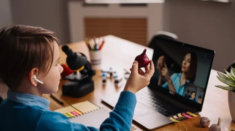 Suka Duka Metode Blended Learning, Kamu Lebih Suka yang Mana?