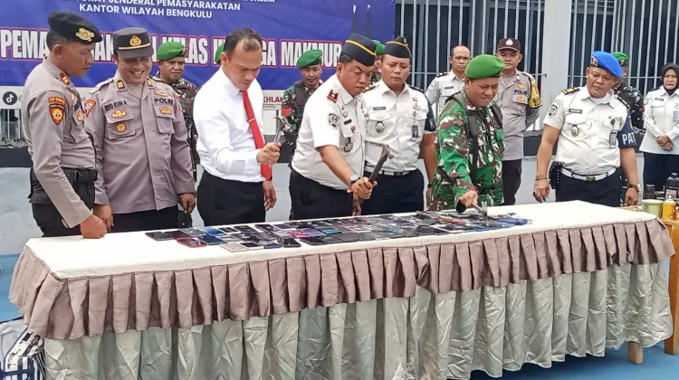 Razia Lapas Kelas IIB Argamakmur, Petugas Sita Sejumlah Barang Terlarang