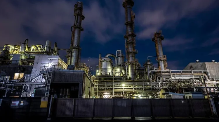 Saatnya Sektor Industri Beralih Total ke Energi Terbarukan